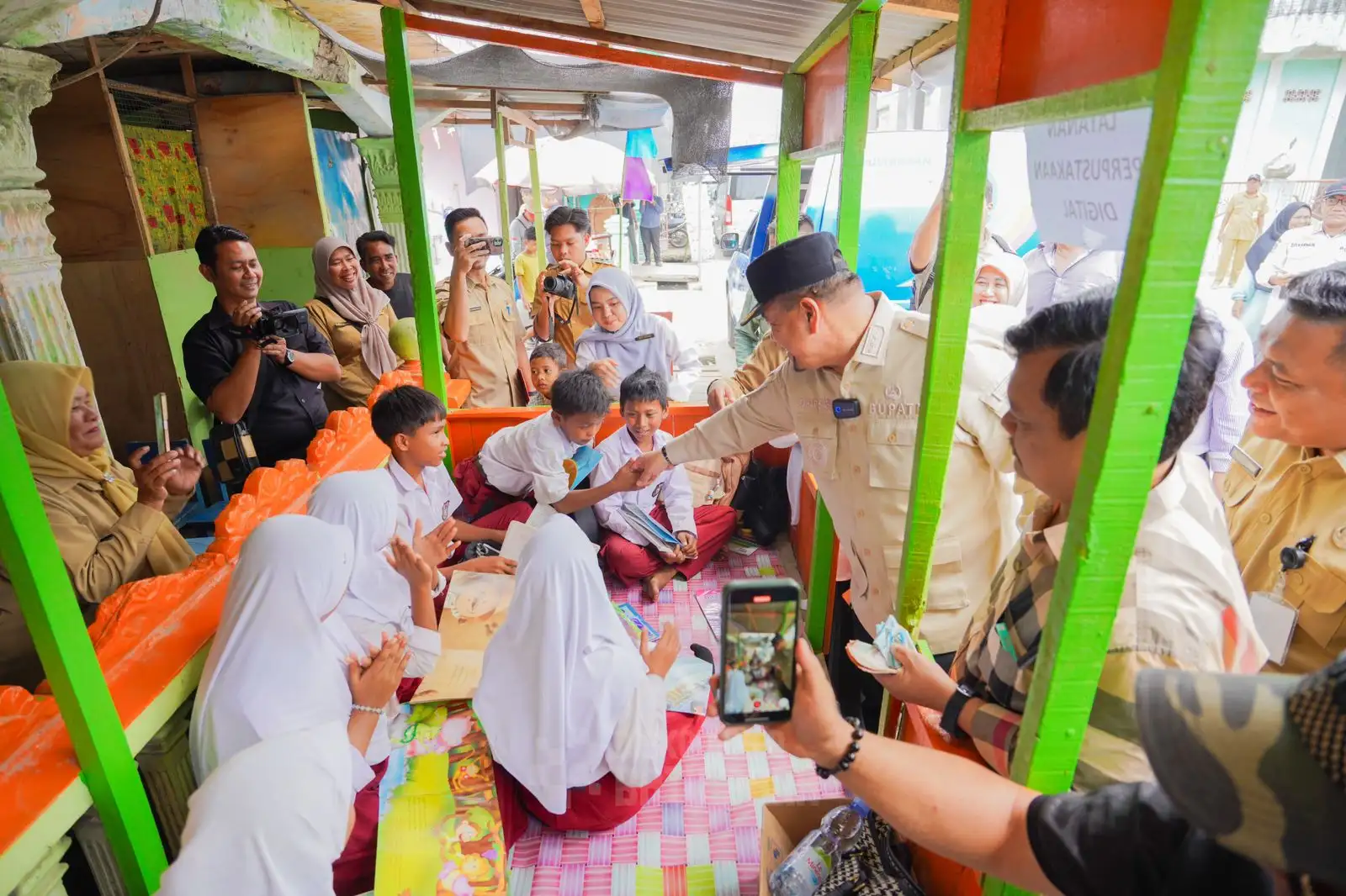 Tinjau Pelaksanaan Berlayar, Bupati Baharuddin Ingatkan Warga untuk Gaya Hidup Sehat