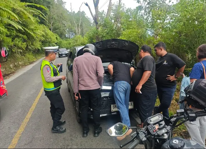 Sigap Di Jalur Tele, Personel Pos Pam Ops Ketupat 2026 Polres Samosir Bantu Mobil Mogok Hingga Ke Bengkel