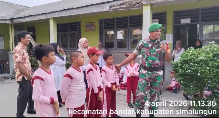 Babinsa Koramil 06/Perdagangan Tanamkan Semangat Belajar Dan Anti-Bullying Di Sekolah Dasar