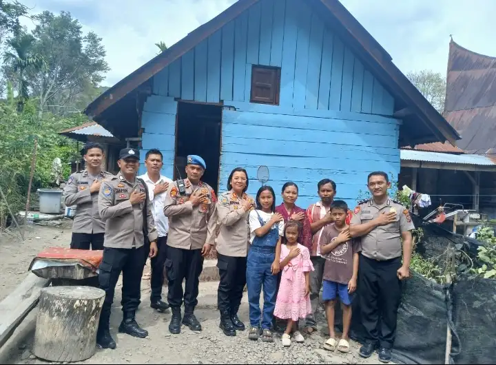 Kapolres Samosir Janji Sekolahkan Anak PHL Hingga Tamat SMA, Serahkan Bantuan Sosial Penuh Kepedulian