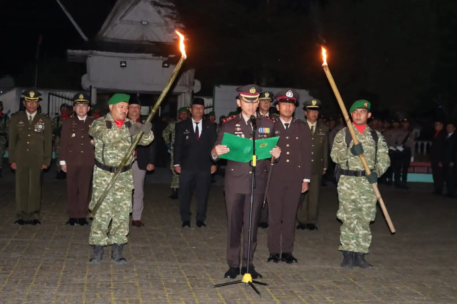Polres Dairi Bersama TNI Dan Pemkab Dairi Kobarkan Semangat Pahlawan Lewat Renungan Suci.