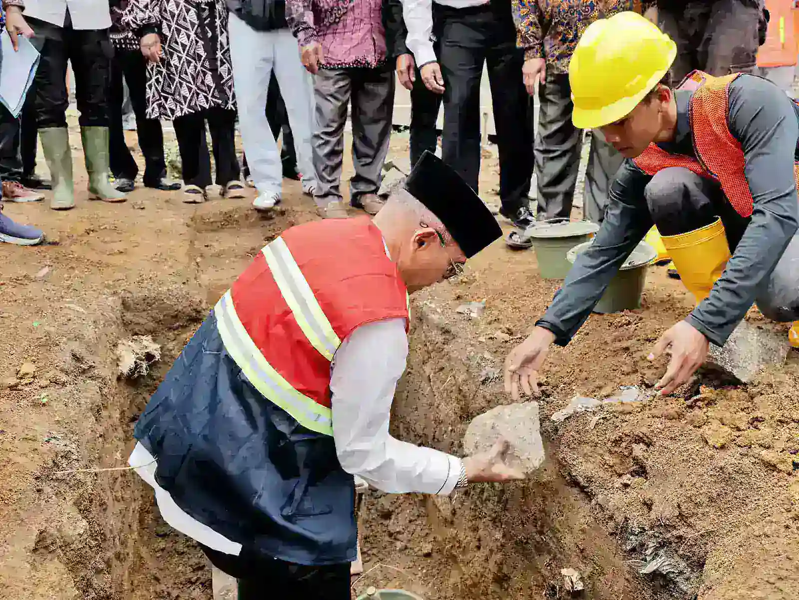 Bupati Simalungun Letakan Batu Pertama Pembangunan Masjid Ilham Sigundaba di Pematang Raya: Langkah Momen Berharga Bagi Masyarakat Simalungun