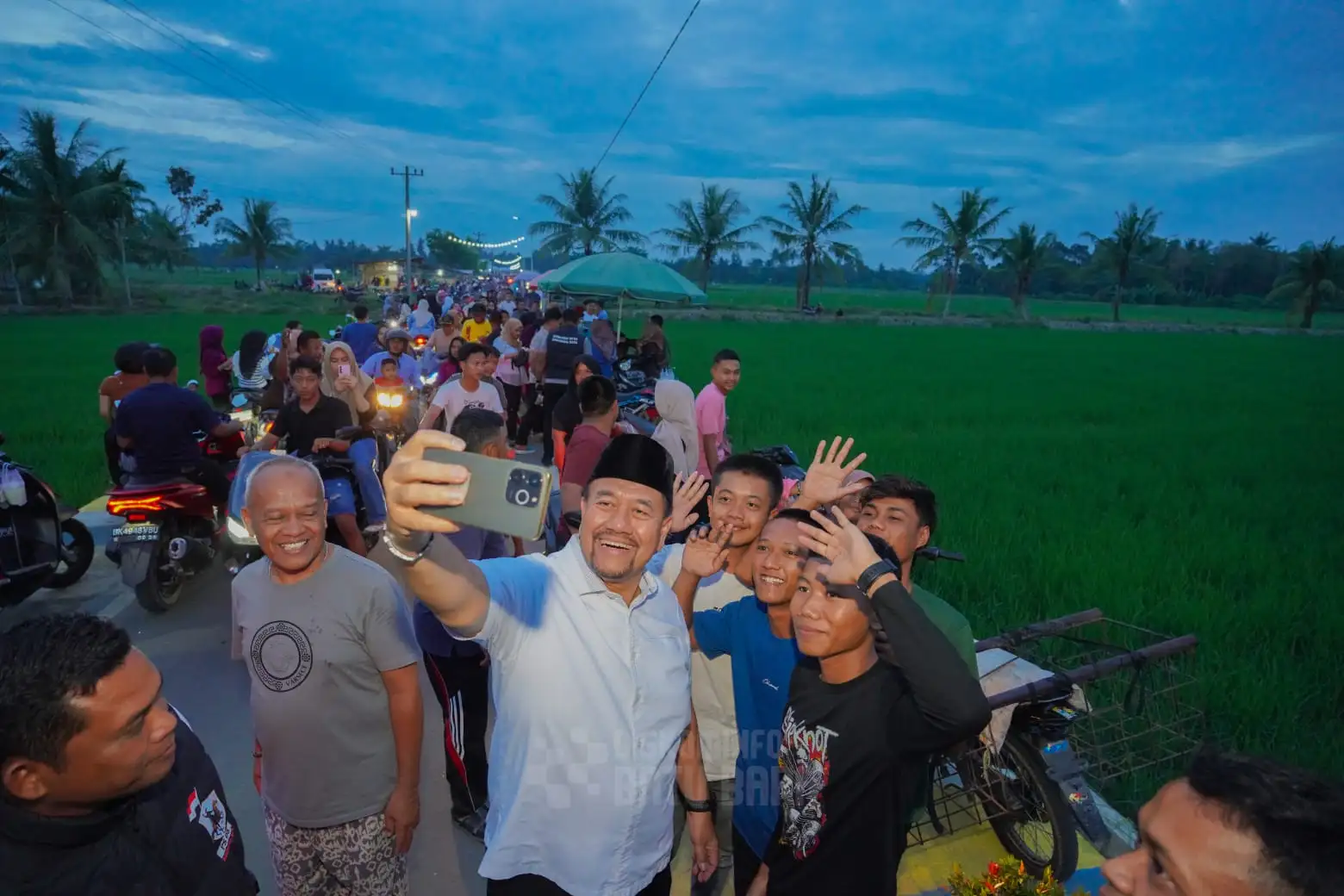 Dukung Ekonomi Kreatif Tingkat Desa, Bupati Batubara Kunjungi Sawah Viral Bahagia