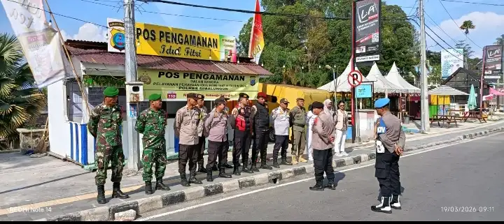 Sinergi TNI-Polri Di Pos Pam Pagoda Parapat, Babinsa Kodim 0207/Simalungun Jaga Kelancaran Dan Keamanan Wisatawan