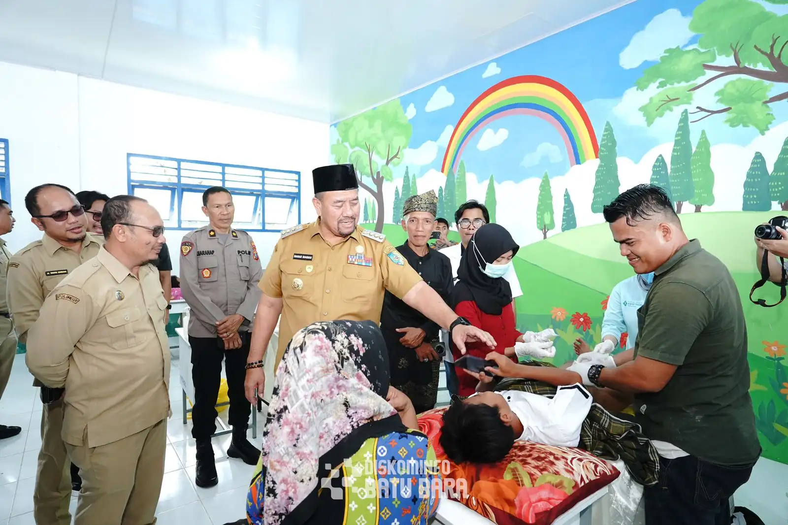 Bupati Batubara Hadiri Bakti Sosial Khitanan Massal dan Donor Darah di Desa Tanah Merah