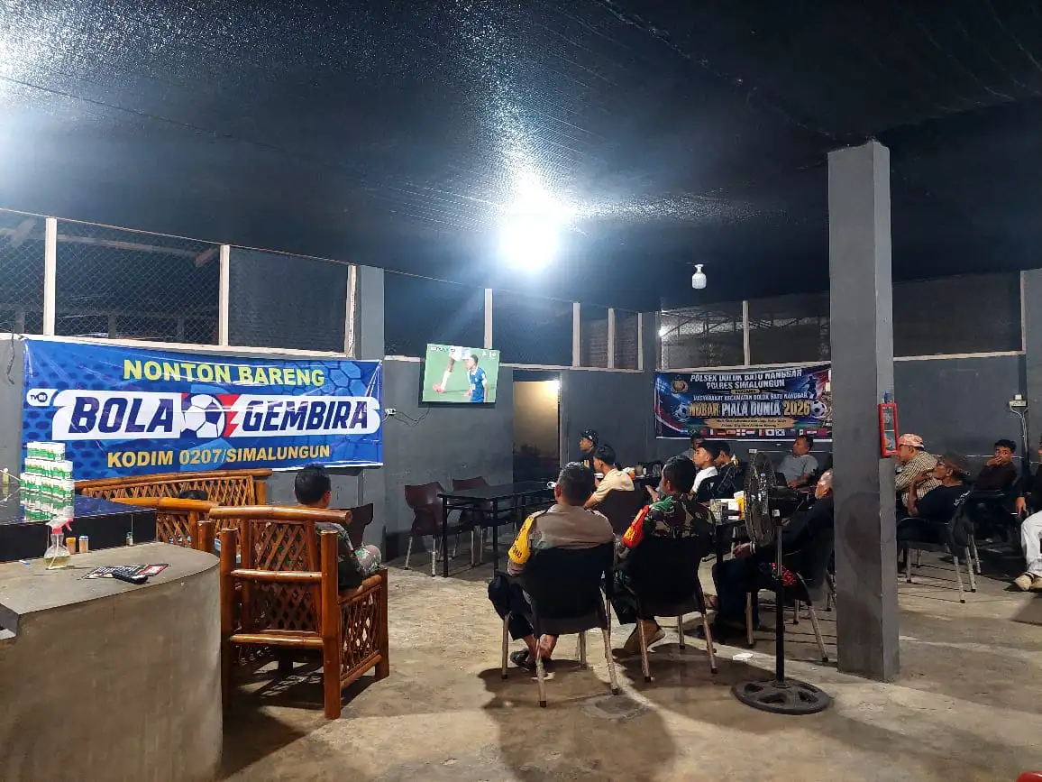 Sorak Gembira Pecah Saat Inggris Tumbangkan Prancis 6-4, Nobar Kodim 0207/Simalungun Pererat Kebersamaan Warga.