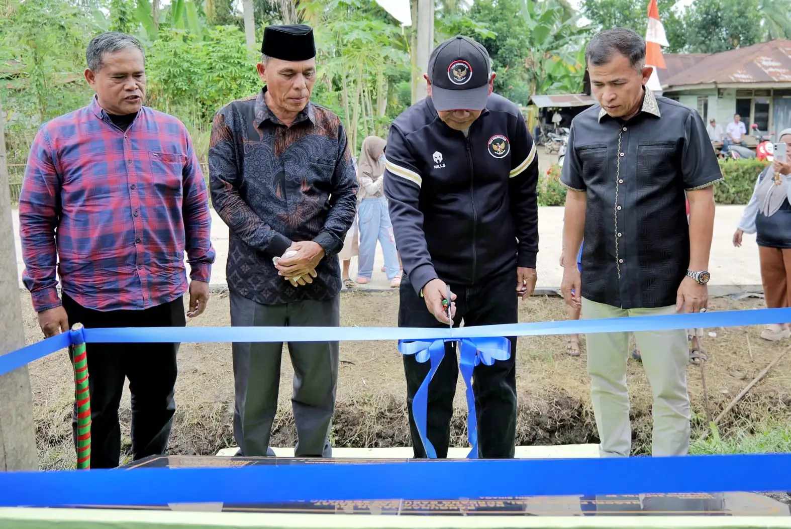 Bupati Simalungun Hadiri Syukuran Pembangunan Jalan Swadaya Masyarakat di Nagori Pagar Bosi, Sordang Baru, dan Sordang Bolon