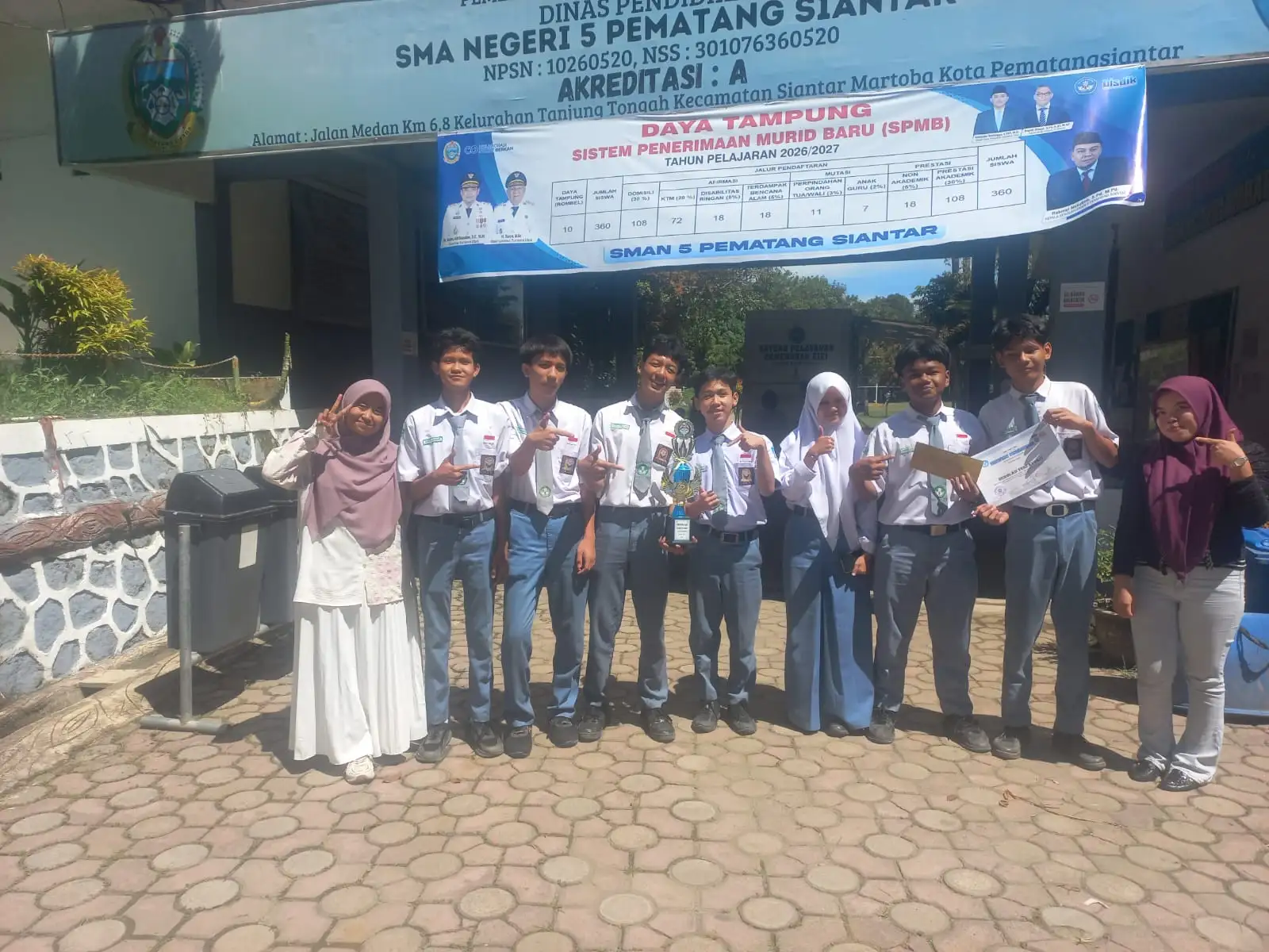 KPKM RI Kunjungi SMA N 5 Pematangsiantar, Serahkan Piala Sekolah Terfavorit LCC KPKM RI Tahun Ke-V 2026.