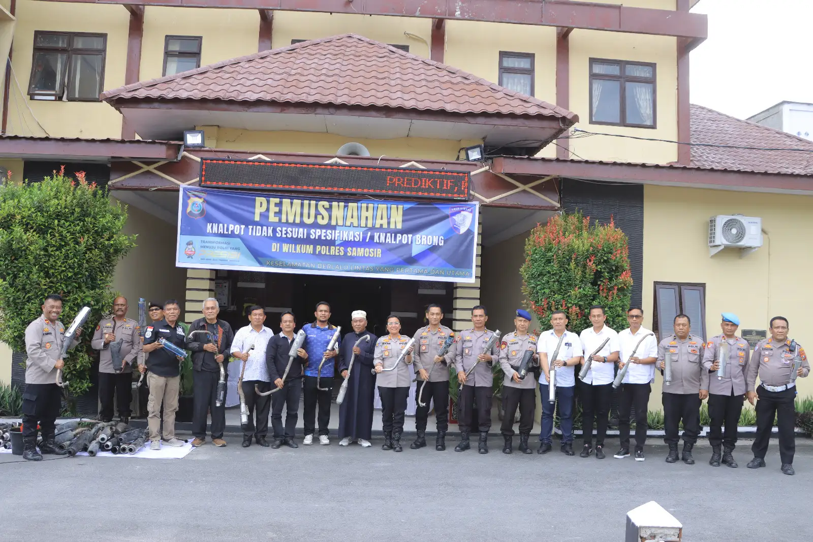 Musnahkan 117 Knalpot Brong, Polres Samosir Berikan Rasa Nyaman Kepada Masyarakat Dan Wisatawan.