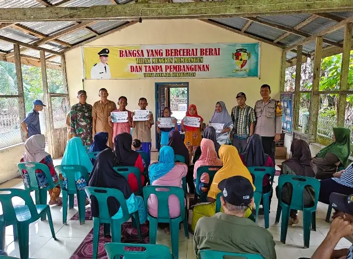 Babinsa Koramil 05/Serbelawan Monitoring Pembagian BLT, Pastikan Tepat Sasaran Dan Lancar.