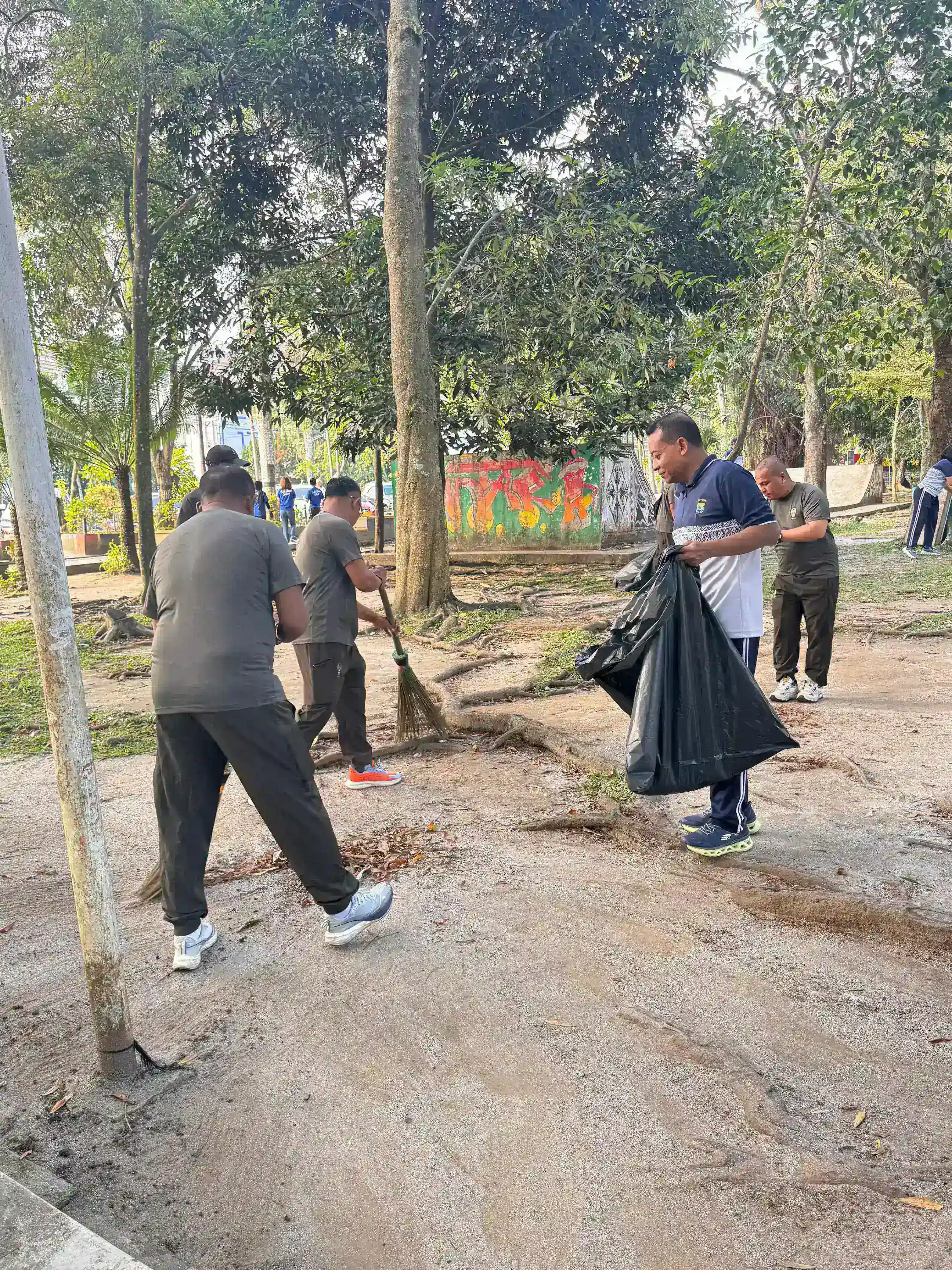 Semangat Gotong Royong Menggema Di Pematang Siantar, TNI–Polri Dan Masyarakat Bersatu Jaga Lingkungan.