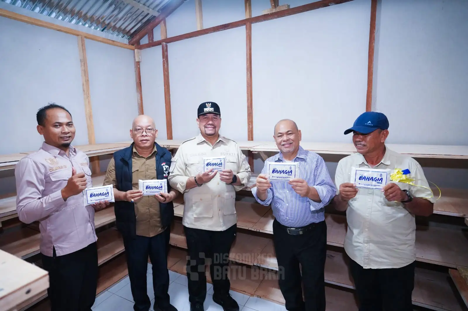 Dorong Penguatan Ekonomi Melalui UMKM, Bupati Baharuddin Resmikan UMKM Bahagia Tempe