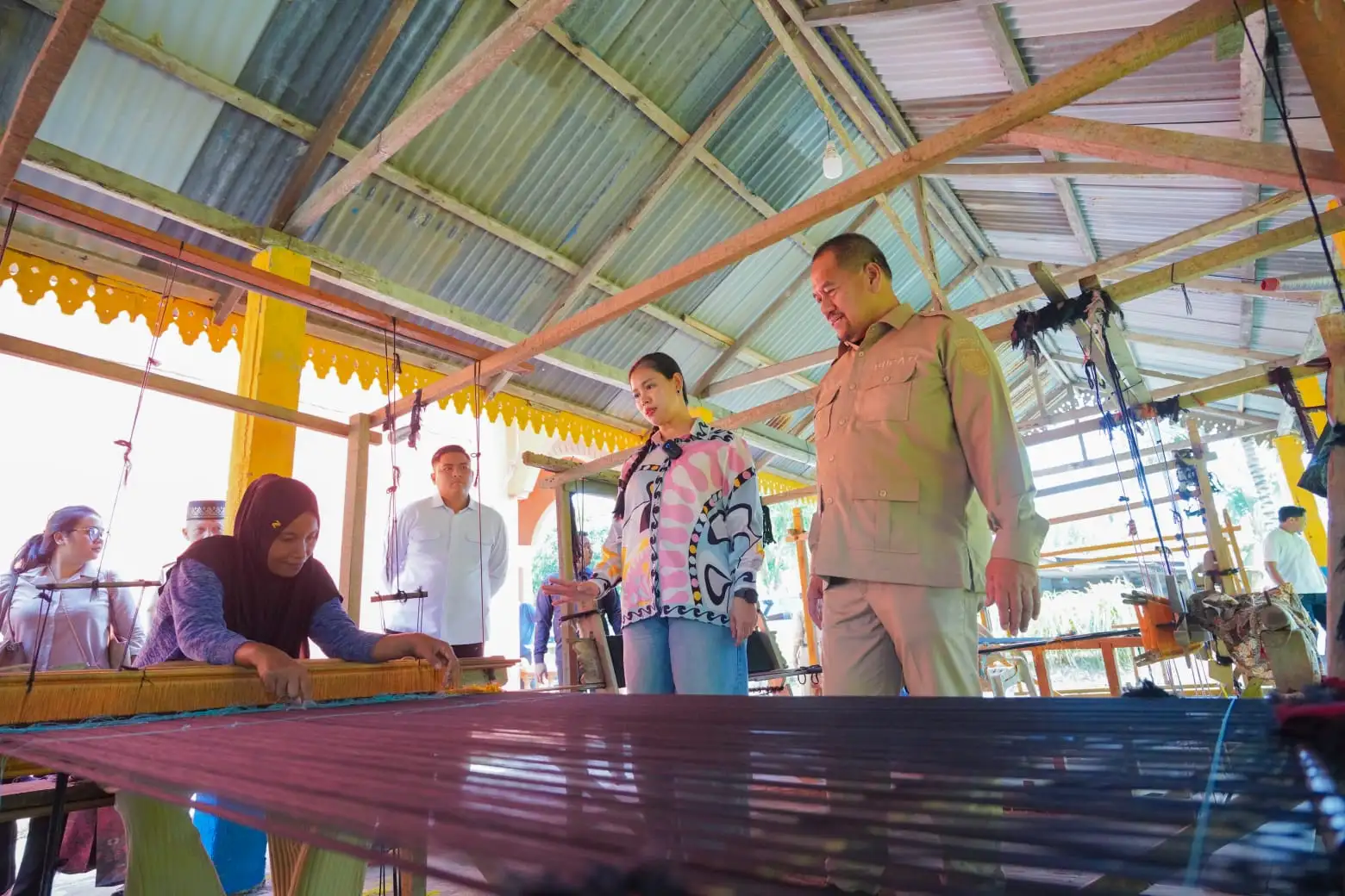 Bupati Batubara Tinjau Kampung Tenun “Tonun”, Perkuat Eksistensi Songket Batu Bara di Kancah Dunia
