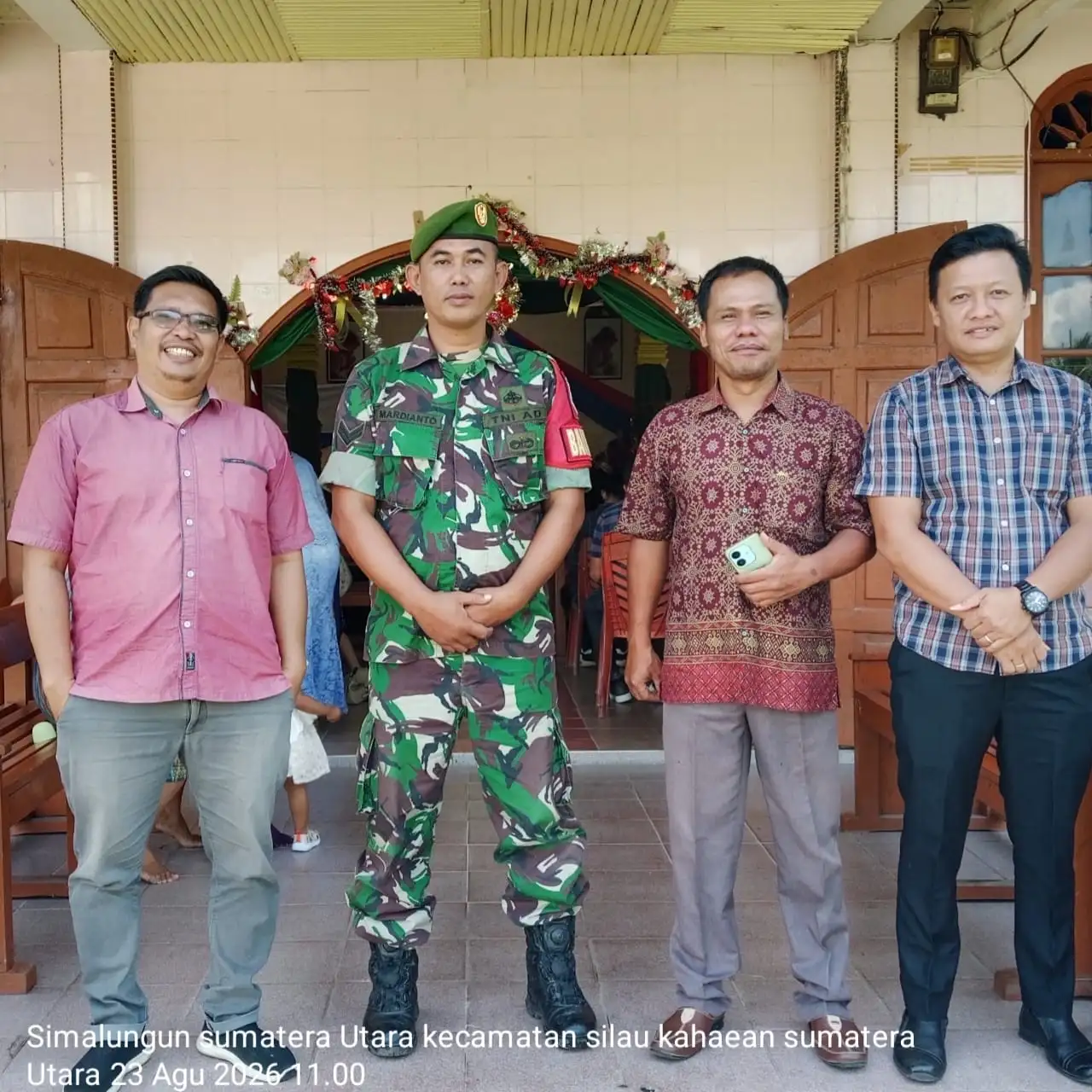 Jaga Kekhusyukan Ibadah, Babinsa Silau Kahean Turun Amankan Gereja GKPS Nagori Dolok.
