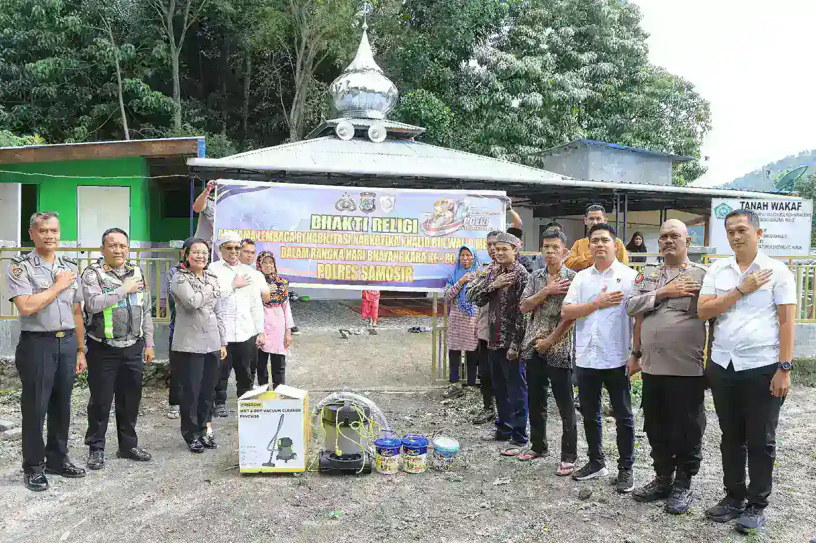 Polres Samosir Gelar Bhakti Religi Di Masjid Nurul Huda Sambut Hari Bhayangkara Ke-80.